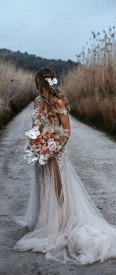 Special make-up for the bride with a special face design