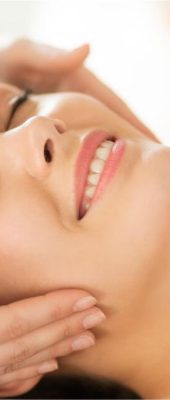 BENEFITS_OF_FACIAL_MASSAGE_FOR_A_YOUNGER_COMPLEXION-1-1